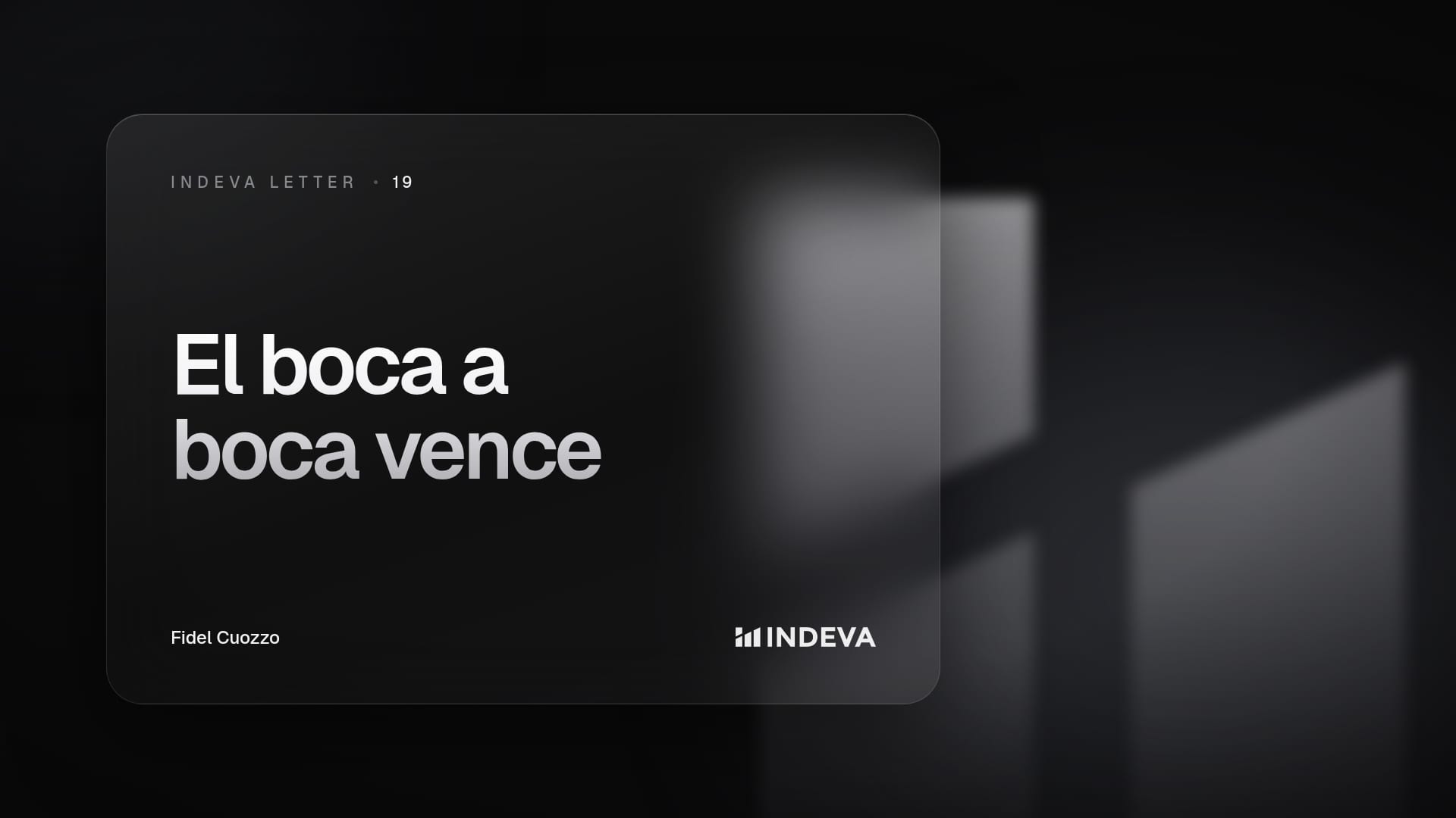 Portada de la edición 19 de Indeva Letter con el título «El boca a boca vence», firmada por Fidel Cuozzo, sobre fondo oscuro con barras de luz ascendentes.