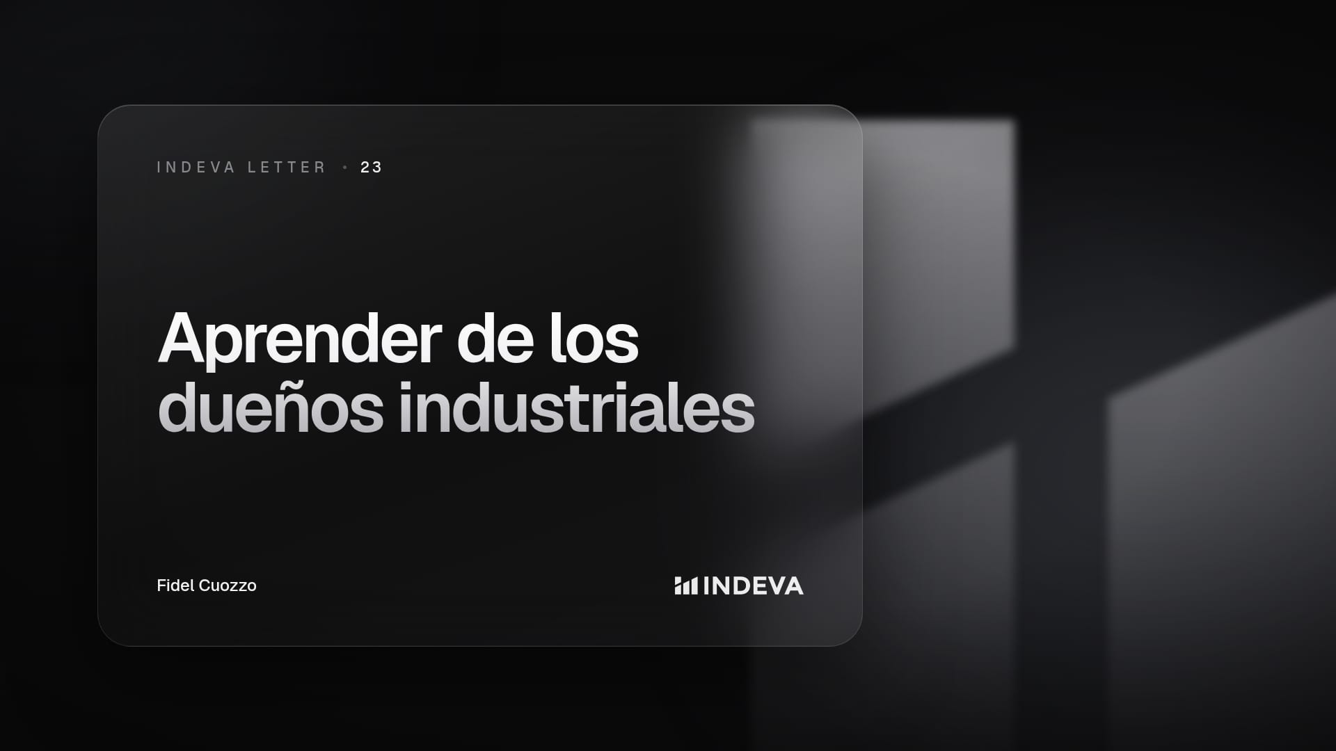 Portada de la edición 23 de Indeva Letter con el título «Aprender de los dueños industriales», firmada por Fidel Cuozzo, sobre fondo oscuro con barras de luz ascendentes.